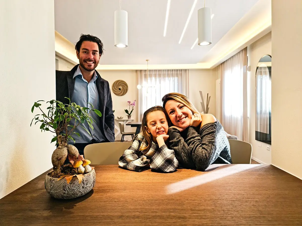 2023-foto-famiglia-a-casa-di-chiara-e-lorenzo-(3)-Mobili-Gronchi